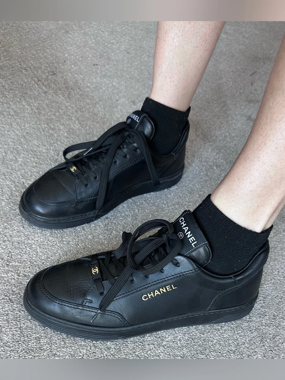 💄Auth CHANEL Black Leather women’s Sneakers with Gold Logo EUR  41 US 11